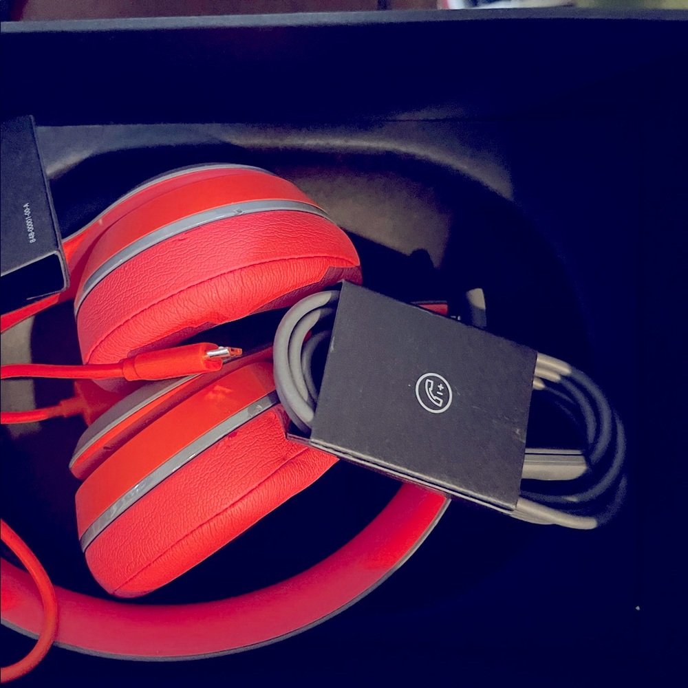 Beats Studio 2 Wireless Headphones - Picture 4 of 4